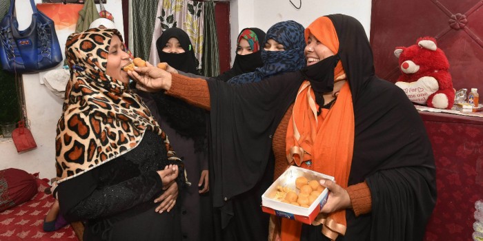 Triple Talaq Bill Passed - मुस्लिम महिलाएं खुश, मोदी को शुक्रिया कहा, पुरुषों में नाराजगी