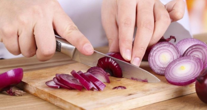 5 Things You Must Try While Chopping Onions To Avoid Tears 