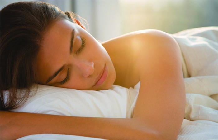 5 Ways Sleeping Naked Can Give You Seamless Health Benefits