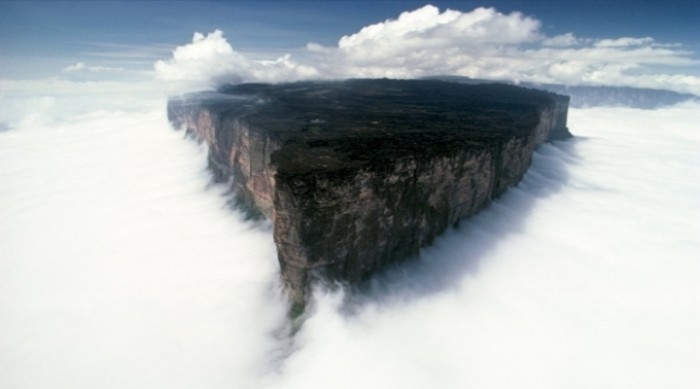 Mount Roraima - A Thrilling Hiking Beyond The Clouds