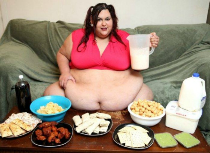 The 27 Year Old Woman Weighs 300 kg and Her Boyfriend is Pushing Her for More 