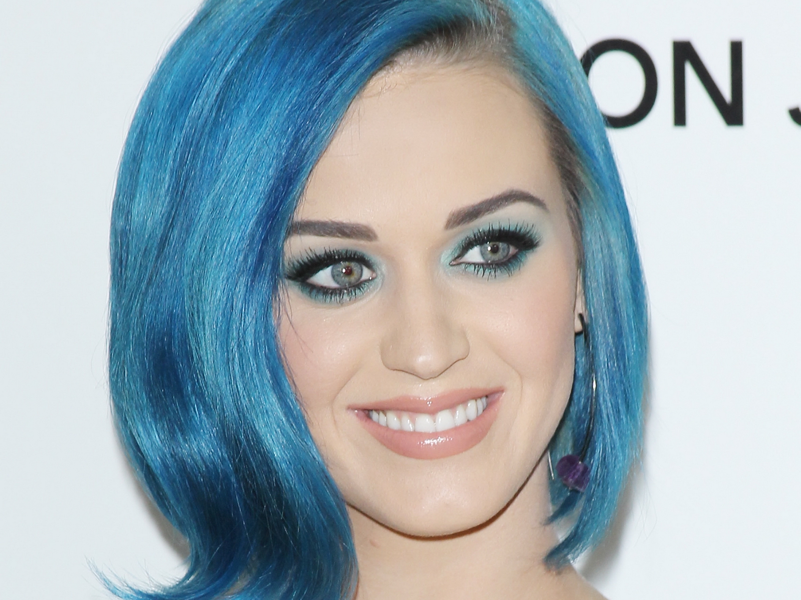 10 Most Famous Girls With Blue Hair | Stillunfold